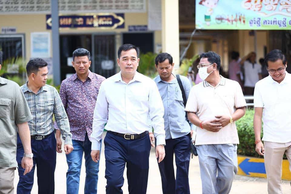 មនុស្សម្នាក់បានស្លាប់ និងម្នាក់រងរបួស រួមនឹងផ្ទះជាច្រើនខ្នងរងការខូចខាតដោយសារខ្យល់កន្ត្រាក់
