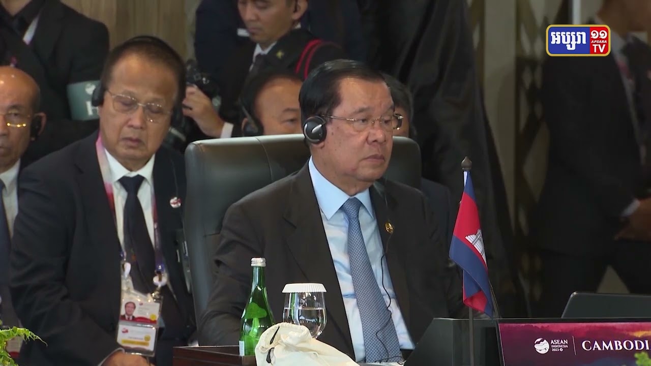 សម្តេចតេជោ និងសម្តេចកិត្តិព្រឹទ្ធបណ្ឌិត ធ្វើមាតុភូមិនិវត្តន៍ ក្រោយកិច្ចប្រជុំកំពូលអាស៊ានលើកទី៤២ នៅឥណ្ឌូណេស៊ី (Video Inside)