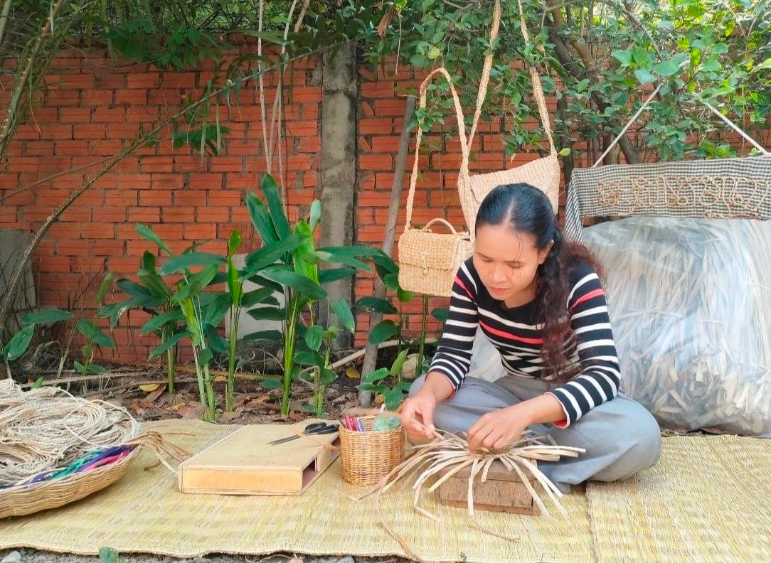 សិប្បកម្ម​កែច្នៃដើមចេកធ្វើជាកាបូបកំពុងទទួលបានការចាប់អារម្មណ៍និង​លើកកម្ព​ស់ជីវ​ភាពប្រ​ជាស​ហគ​មន៍