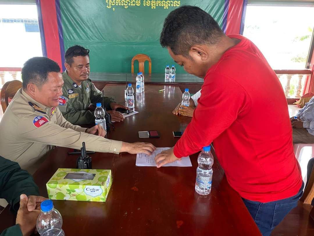 អ្នកគ្រប់គ្រងផ្សារហនុមាន នៃខេត្តកណ្តាល បានចូលខ្លួនសុំទោស និងធ្វើកិច្ចសន្យាឈប់ចាក់សំរាម