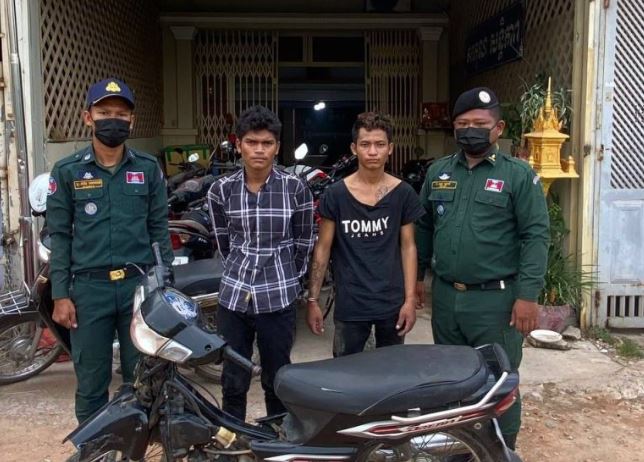 នគរបាលខណ្ឌឫស្សីកែវ ឃាត់ខ្លួនជនសង្ស័យ ២នាក់ ក្រោយធ្វើសកម្មភាពលួចម៉ូតូ នៅក្នុងមូលដ្ឋាន