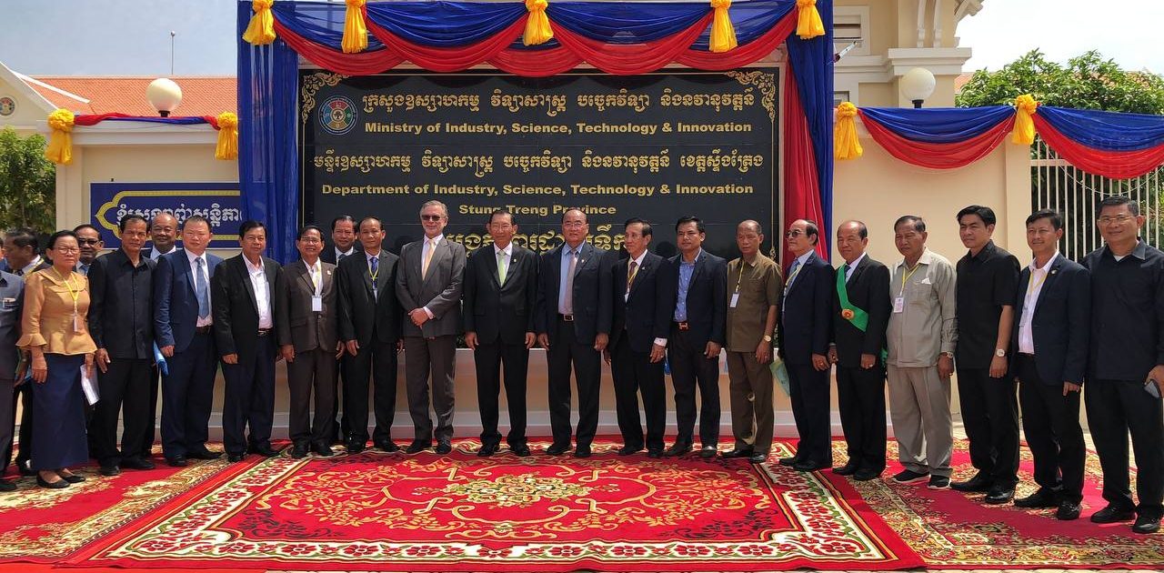វិស័យអទិភាព៤រួមមានៈមនុស្ស ផ្លូវថ្នល់ អគ្គិសនីនិងទឹក ត្រូវបានកំណត់ក្នុងយុទ្ធសាស្រ្តចតុកោណដំណាក់កាលទី៤ ក្នុងនិតិកាលទី៦ នៃរដ្ឋសភា