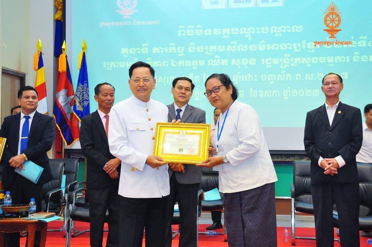 រដ្ឋមន្រ្តីក្រសួងធម្មការ៖ ក្នុងនាមជាអ្នកដឹកនាំកម្មវិធីអាចារ្យត្រូវធើ្វទៅតាមក្បួនច្បាប់ពីបុរាណ