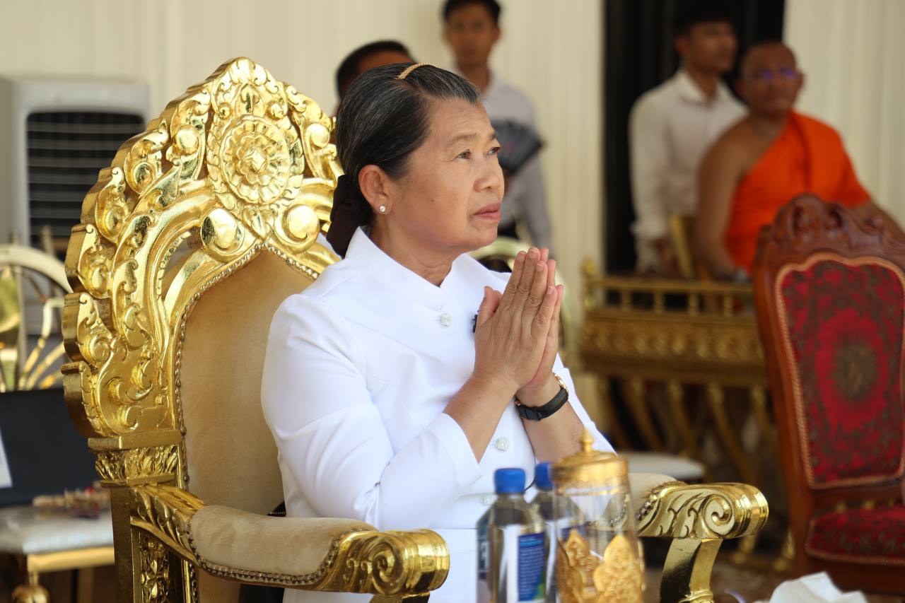 សម្តេចកិត្តិសង្គហបណ្ឌិត ម៉ែន សំអន អញ្ជើញចូលរួមក្នុងពិធីបញ្ចុះសព ឧកញ៉ាមហាសប្បុរសធម្មសិរីញ្ញាណ អគ្គមហាឧបាសកពុទ្ធសាសនូបត្ថម្ភក៍ ចាយ ស៊ាងអ៉ី