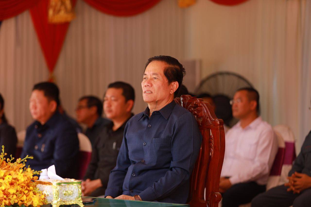 អភិបាលរាជធានីភ្នំពេញ៖ វិញ្ញាបនបត្រសម្គាល់ម្ចាស់អចលនវត្ថុ គឺជាសមិទ្ធផលថ្មីមួយទៀត របស់រាជរដ្ឋាភិបាលកម្ពុជា ផ្តល់ជូនប្រជាពលរដ្ឋ