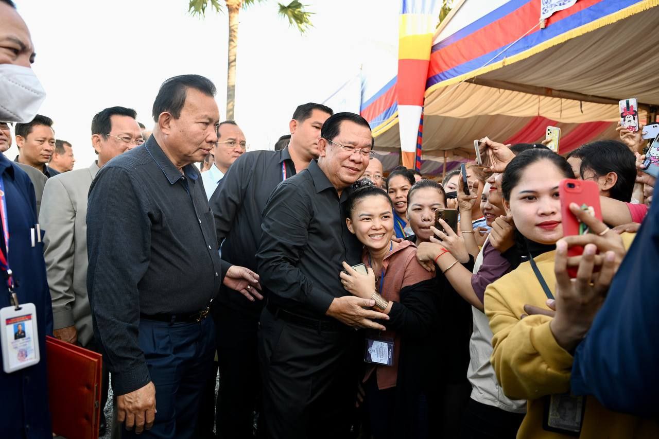 ព្រឹកនេះ សម្តេចតេជោ ហ៊ុន សែន បន្តចុះជួបកម្មករ កម្មការិនីជិត ២ម៉ឺននាក់ នៅខេត្តកំពង់ឆ្នាំង