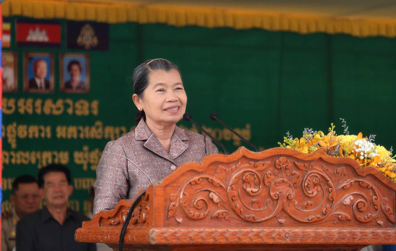 សម្តេចកិត្តិសង្គហបណ្ឌិត ម៉ែន សំអន សាទរ ចំពោះសមិទ្ធផល អគារសិក្សា ១ខ្នង តម្លៃជិត ៤០ម៉ឺនដុល្លារ នៃអនុវិទ្យាល័យ និងបឋមសិក្សាផ្ទះកណ្តាល