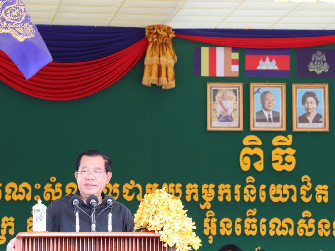 សម្តេចតេជោ ហ៊ុន សែន បន្ទោសអភិបាលខេត្តតាកែវ បន្ទាប់ពីឆ្លើយមិនដឹងច្បាស់ពីប្រាក់ចំណូលពលរដ្ឋនៅក្នុងខេត្ត
