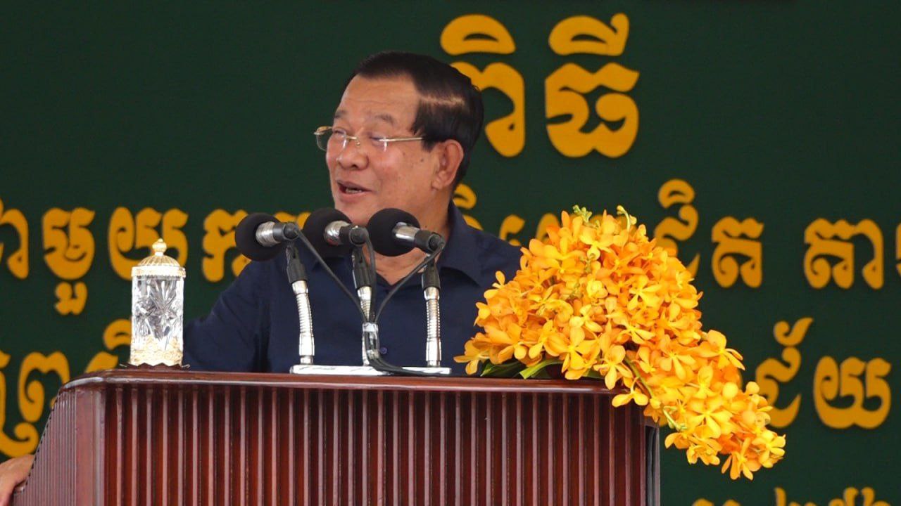 សម្តេចតេជោ ហ៊ុន សែន៖ ពូត្រូវបានគេថើបថ្ពាល់រាល់ថ្ងៃ រហូតមានគេប្រសិទ្ធនាមថា «ថ្ពាល់ផ្អែមសន្តិភាព»