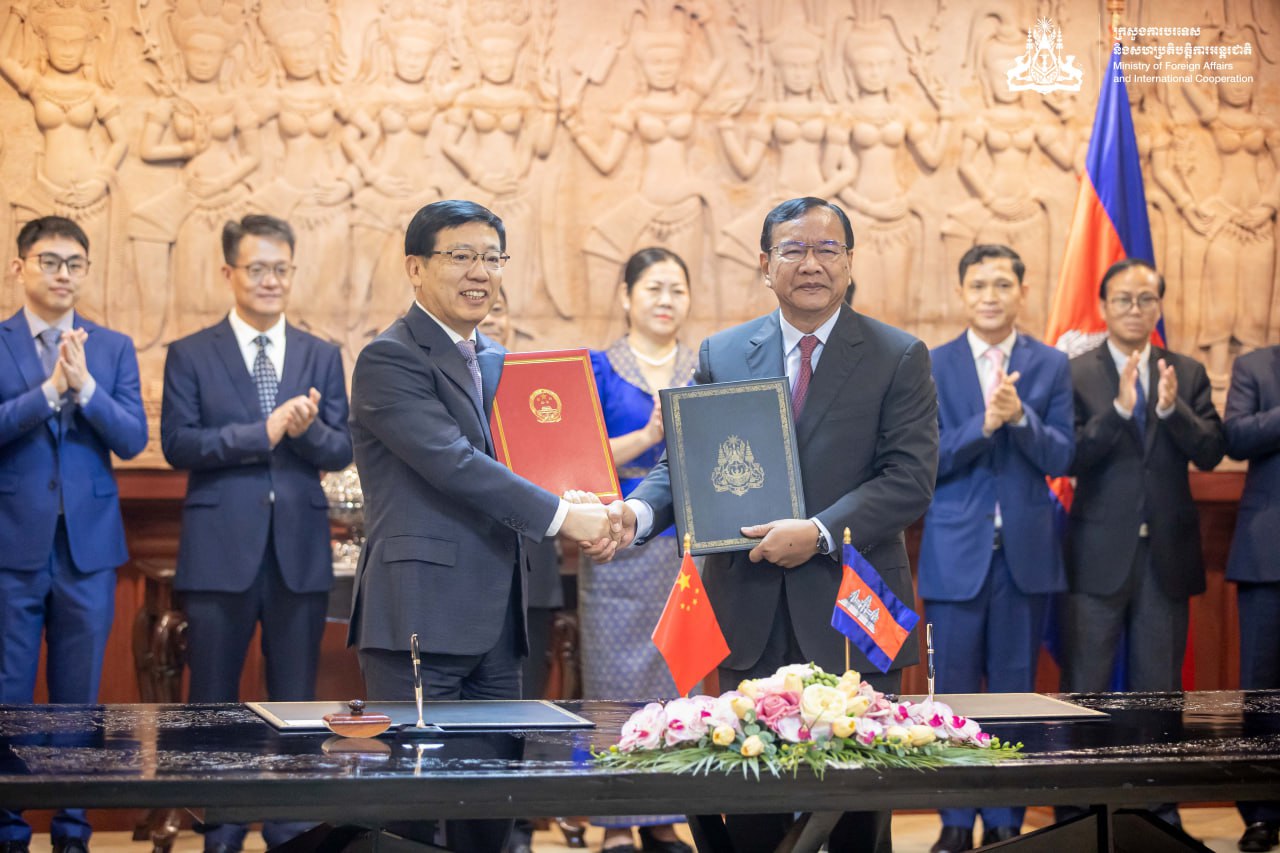 រដ្ឋមន្ត្រីការបរទេសកម្ពុជា និងឯកអគ្គរដ្ឋទូតចិន ចុះហត្ថលេខាលើកិច្ចព្រមព្រៀងស្ដីពីមូលនិធិពិសេសសម្រាប់គម្រោងកិច្ចសហប្រតិបត្តិការមេគង្គ-ឡានឆាង ឆ្នាំ២០២៣ ដែលមានទឹកប្រាក់២លានដុល្លារ