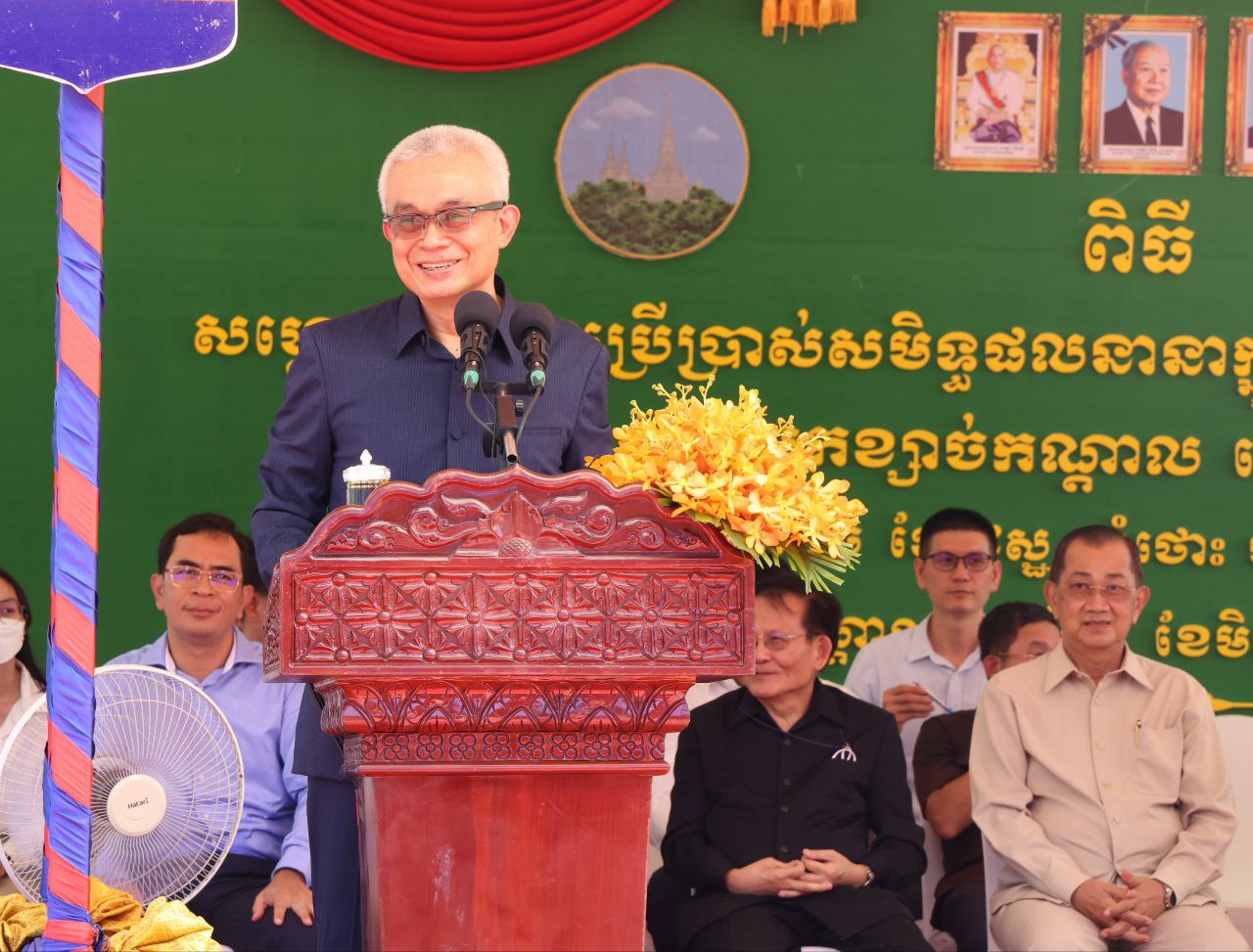 ក្រោមម្លប់សន្តិភាព សមិទ្ធផលនានា ត្រូវបានដាក់សម្ពោធឱ្យប្រើប្រាស់ជាផ្លូវការ ក្នុងឃុំព្រែកតាមាក់ និង ឃុំតាឯក ស្រុកខ្សាច់កណ្តាល