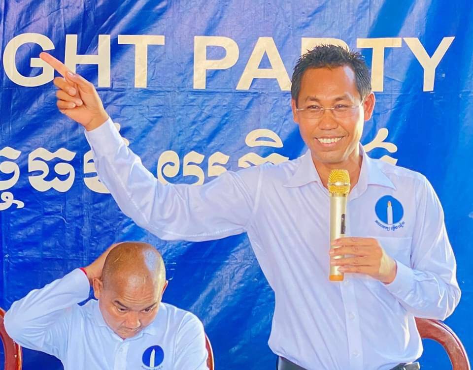លោក ស៊ុន ចន្ធី សមាជិកគណៈកម្មាធិការអចិន្ត្រៃយ៍គណបក្សភ្លើងទៀន លាលែងសមាជិកភាពគណបក្សភ្លើងទៀន