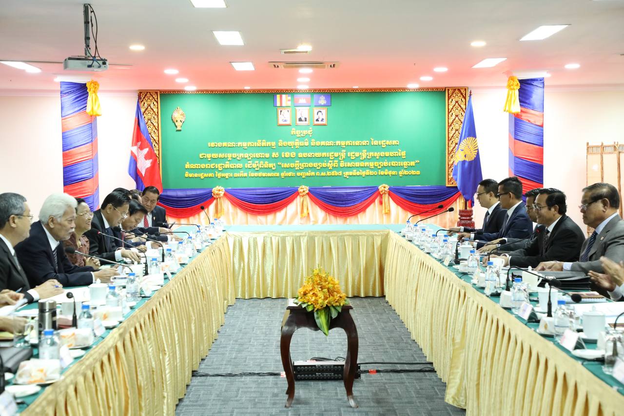 គណៈកម្មការជំនាញរដ្ឋសភា និងតំណាងរាជរដ្ឋាភិបាលជួបពិភាក្សាគ្នាដើម្បីពិនិត្យសេចក្តីព្រាងច្បាប់ស្តីពីវិសោធនកម្មច្បាប់បោះឆ្នោត