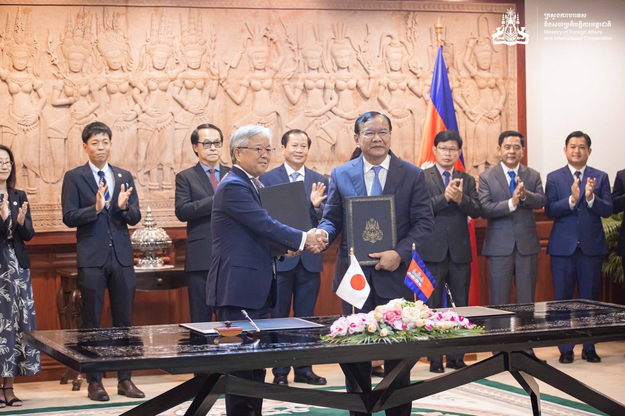 រដ្ឋមន្ត្រីការបរទេសកម្ពុជា និងឯកអគ្គរាជទូតជប៉ុន ចុះហត្ថលេខារួមគ្នាលើលិខិតប្តូរសារ និងឯកសារពាក់ព័ន្ធ ស្តីពីការផ្តល់ឥណទានសម្បទានប្រាក់យ៉េនដល់កម្ពុជា ដែលមានទឹកប្រាក់ជិត២០០លានដុល្លារ