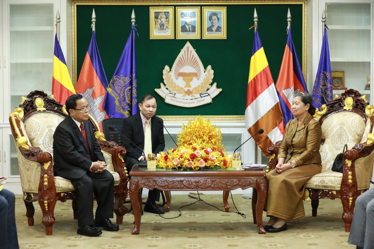សម្តេចកិត្តិសង្គហបណ្ឌិត ម៉ែន សំអន ស្វាគមន៍ចំពោះការចាប់អារម្មណ៍ របស់ប្រធាន អាជ្ញាធរ អធិការកិច្ចរដ្ឋឡាវ មកលើវិស័យអធិការកិច្ចកម្ពុជា