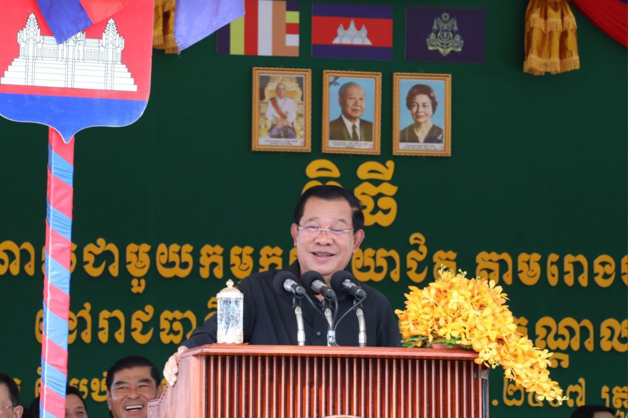 ព្រឹកនេះ សម្តេចតេជោ ហ៊ុន សែន អញ្ជើញចុះជួបកម្មករ កម្មការិនី ជាង២ម៉ឺននាក់ជាបន្តទៀត នៅក្រុងបាវិត ខេត្តស្វាយរៀង