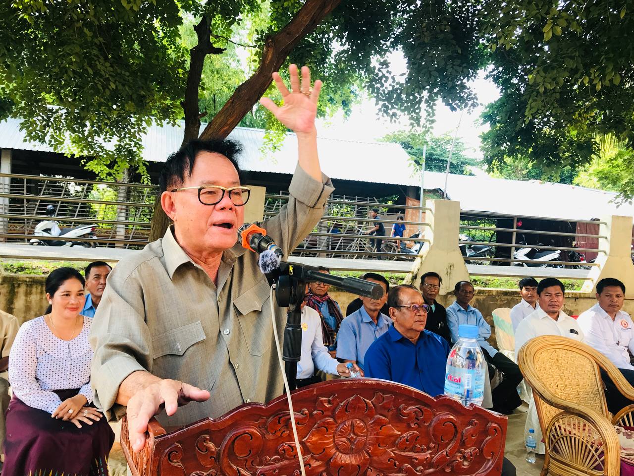 ឧកញ៉ា ឡូវ ហ៊ឺង និងឧកញ៉ា អែល សារ៉ុម នាំមកនូវអំណោយសម្តេចតេជោ ហ៊ុន សែននិងសម្តេចកិត្តិព្រឹទ្ធបណ្ឌិត ប៊ុន រ៉ានី ហ៊ុន សែន ជូនប្រជាពលរដ្ឋ ជិតមួយពាន់នាក់នៅភូមិបឹងទីង