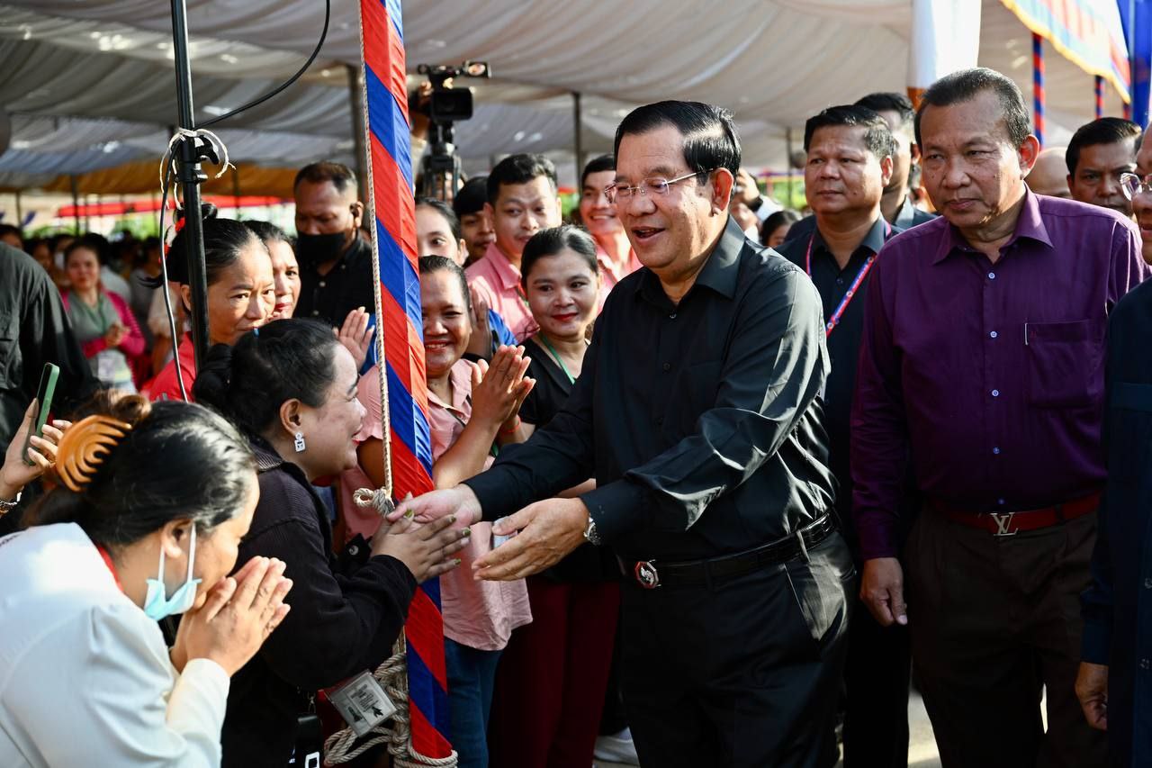 ព្រឹកនេះ សម្តេចតេជោ ហ៊ុន សែន អញ្ជើញចុះជួបកម្មករ កម្មការិនី ជិត ២ម៉ឺននាក់បន្តទៀត នៅក្រុងច្បារមន ខេត្តកំពង់ស្ពឺ