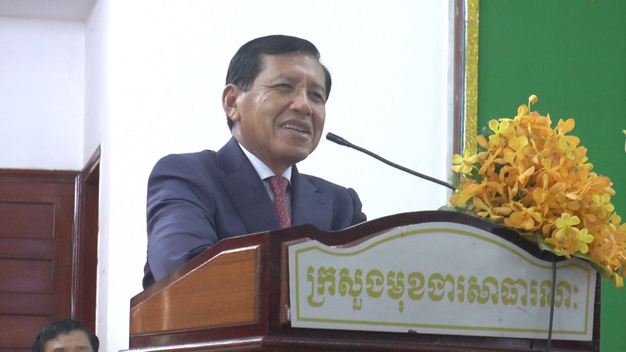 រដ្ឋមន្ត្រី ព្រុំ សុខា បានជំរុញលើកទឹកចិត្តដល់មន្រ្តីទទួលតំណែងថ្មី ត្រូវពង្រីកសមត្ថភាព និងគុណភាពស្នាដៃការងាររបស់ខ្លួនជាបន្តទៀត