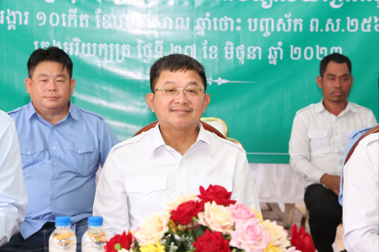 លោកគ្រូអ្នកគ្រូ និងសិស្សានុសិស្សថ្នាក់ទី១២ ជាង ៤០០នាក់ប្តេជ្ញារួមគ្នាថែរក្សាសន្តិភាពឱ្យបានគង់វង្ស