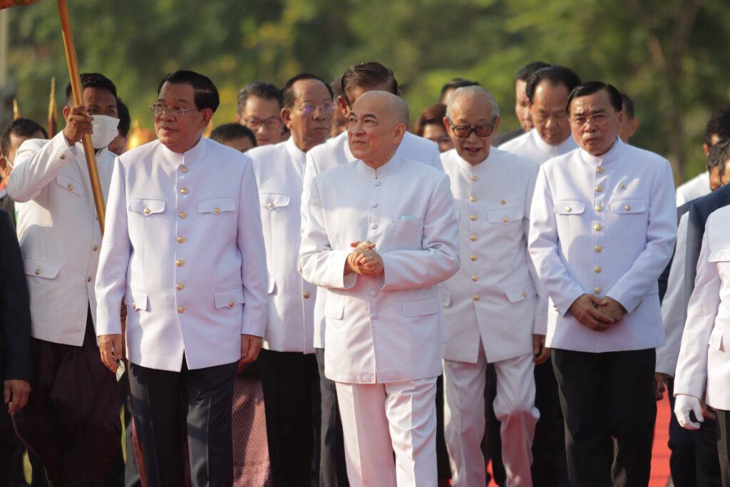 ឯកឧត្តម សាយ សំអាល់ និងថ្នាក់ដឹកនាំ មន្រ្តីរាជការក្រសួងបរិស្ថាន សូមក្រាបបង្គំទូលថ្វាយ ព្រះមហាក្សត្រ ក្នុងឱកាសទ្រង់ទទួលបានព្រះរាជគោរមងារកិត្តិយសថ្នាក់ខ្ពស់បំផុត ខាងព្រះពុទ្ធសាសនា ជា «ព្រះរាជពុទ្ធមាមកាភិបាល» នៃអង្គការពុទ្ធសាសនិកពិភពលោក