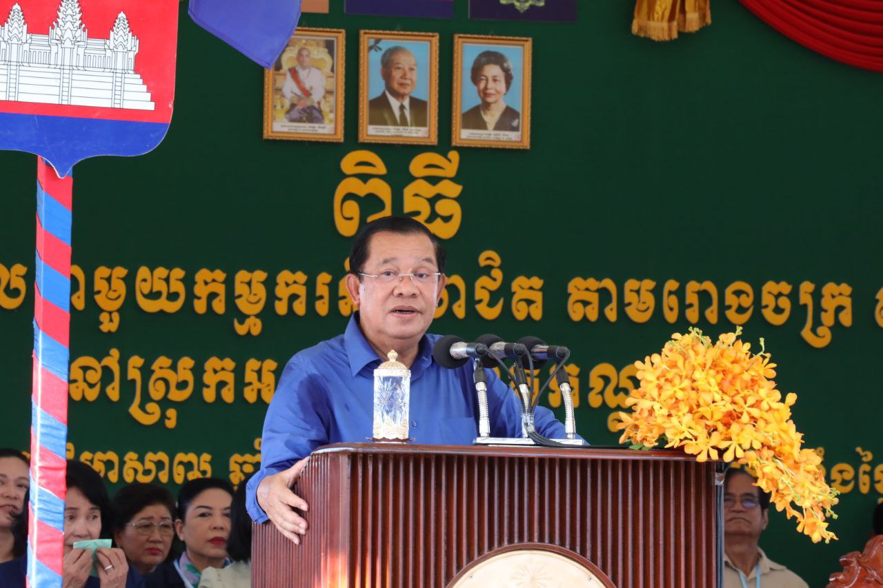 សម្តេចតេជោ ហ៊ុន សែន ប្រកាសផ្តល់អត្ថប្រយោជន៍ដល់មន្រ្ដីរាជការ មន្រ្ដីកម្មសិក្សា និងជាប់កិច្ចសន្យាទាំងអស់ ដូចកម្មការិនីរោងចក្រដែរ