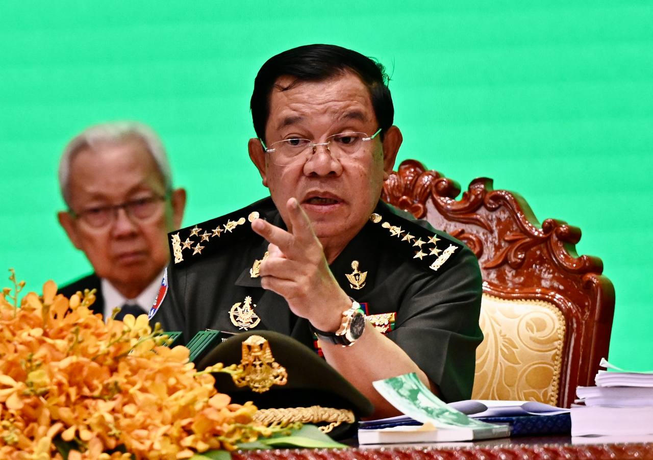 សម្តេចតេជោ ហ៊ុន សែន ព្រមាន និងសូមឲ្យអ្នកបង្ហោះហ្វេសបុក ដកចេញជាបន្ទាន់ នូវព័ត៌មានមិនពិតថា មានយន្តហោះគ្មានមនុស្សបើក ៣គ្រឿង ហោះចូលដែនអាកាសកម្ពុជា