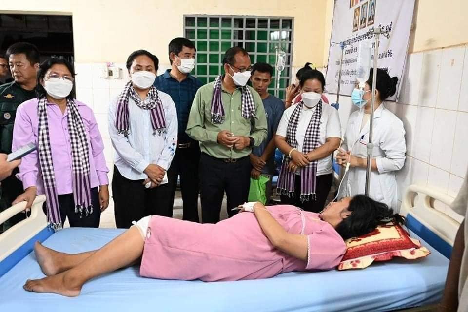 កម្មករម្នាក់បានស្លាប់ និងជាង៤០នាក់ផ្សេងទៀតបានរងរបួសធ្ងន់ និងស្រាល ក្នុងករណីគ្រោះថ្នាក់ចរាចរណ៍នៅកំពង់ឆ្នាំង