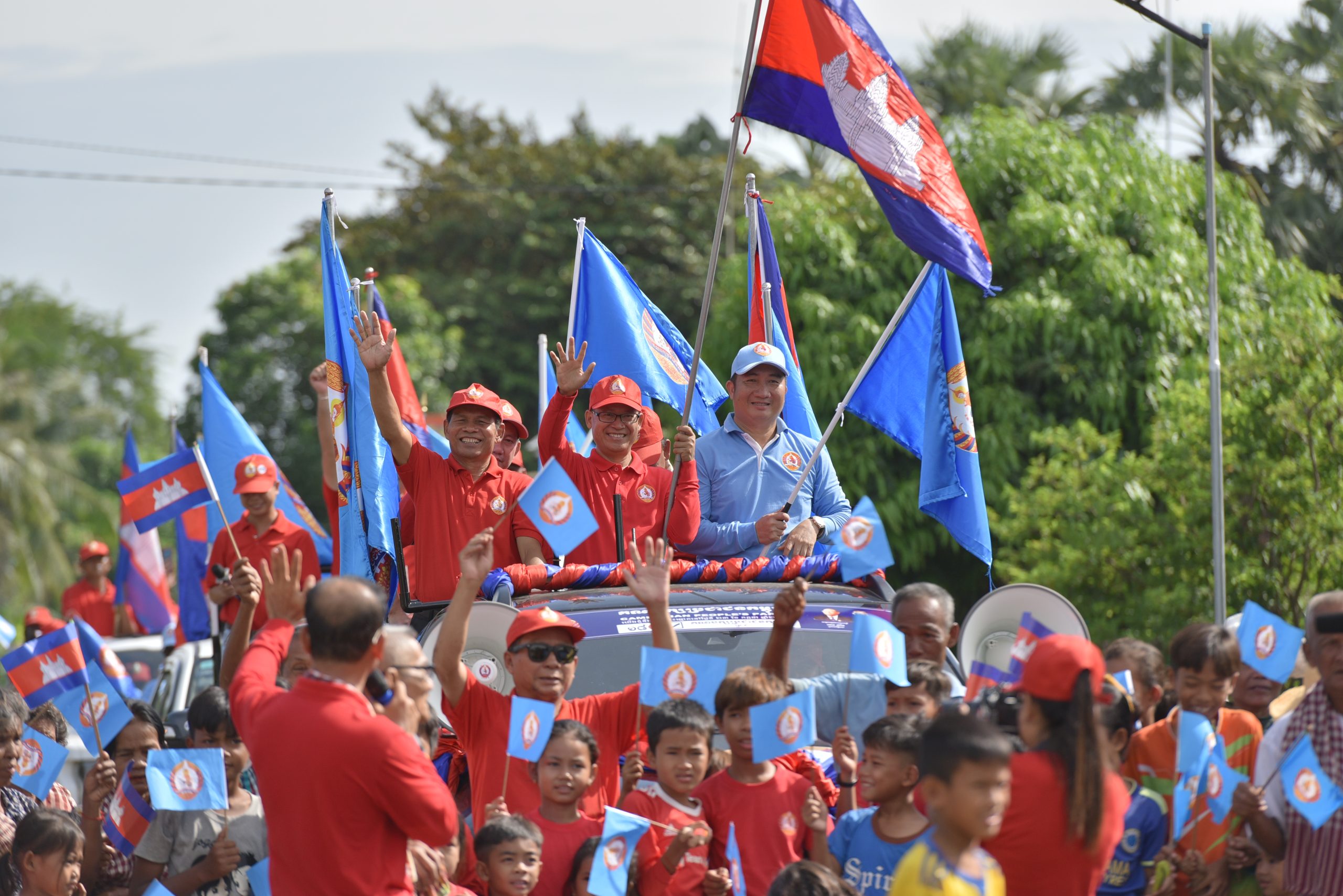 ឯកឧត្តម អ៊ាង សុផល្លែត ដឹកនាំសមាជិកបក្ស ដង្ហែក្បួនឃោសនារកសំឡេងឆ្នោតទ្រង់ទ្រាយធំ ជាលើកទី៣ នៅស្រុកអូររាំងឪ