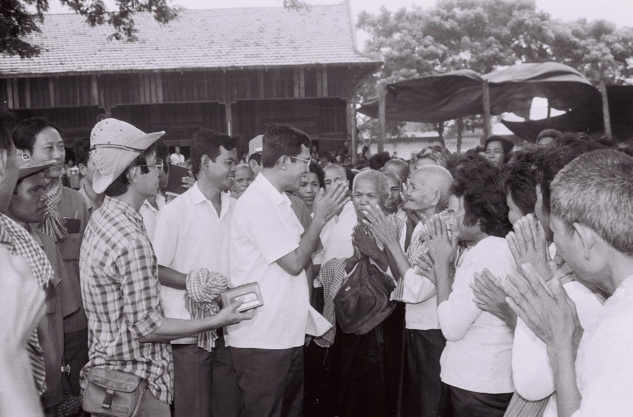 គណបក្សប្រជាជនកម្ពុជា បានរួមសុខ រួមទុក្ខជាមួយប្រជាជន ពុះពារឆ្លងកាត់រាល់ឧបសគ្គ ដឹកនាំប្រទេសឱ្យចេញផុតពីស្ថានភាពដែលវិនាសខ្ទេចខ្ទី ឈានមកដល់ដំណាក់កាលអភិវឌ្ឍន៍លើគ្រប់វិស័យប្រកបដោយមោទនភាព