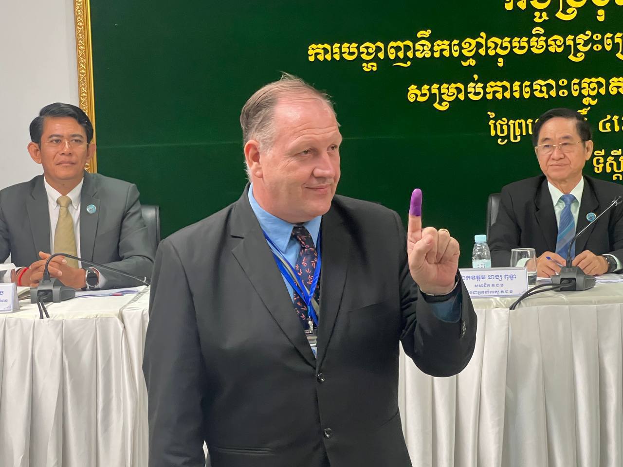 ប្រធាន គ.ជ.ប ៖ ទឹកខ្មៅលុបមិនជ្រះកម្រិតសូលីស្យុងប្រាក់នីត្រាត ២០% មានគុណភាពល្អ មិនអាចលុបជ្រះភា្លមៗបានឡើយ