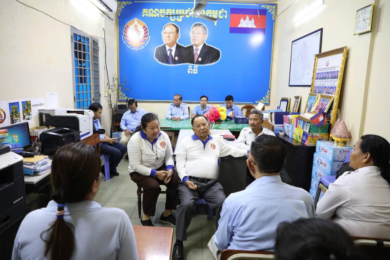 សម្តេចភក្តី សាយ ឈុំ អញ្ជើញ ចុះជួបសមាជិក សមាជិកា ក្រុមឃោសនិក គណបក្សនៅសង្កាត់ស្រះចក នៃខណ្ឌដូនពេញ