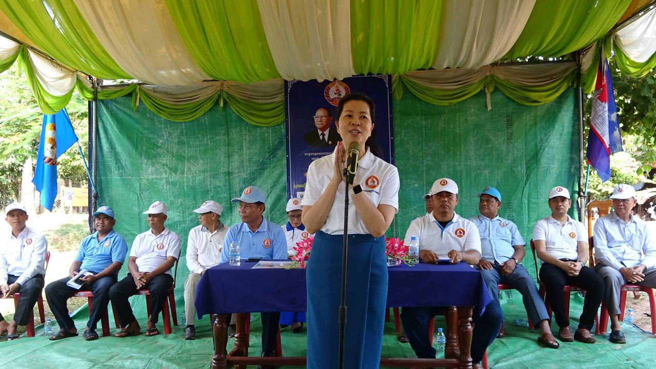 លោកជំទាវ តឹករ៉េត កំរង បេក្ខជនតំណាងរាស្រ្តមណ្ឌលខេត្តសៀមរាបអញ្ជើញជួបម្ចាស់ឆ្នោតនៅឃុំអំពិល
