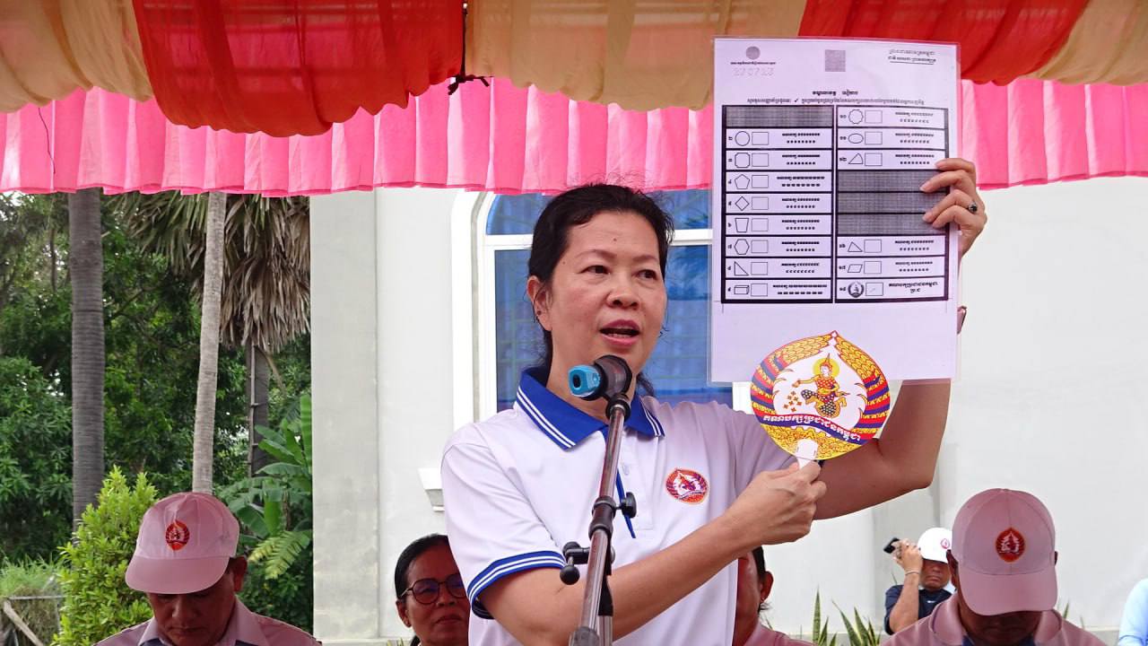 លោកជំទាវ តឹករ៉េក កំរង អញ្ជើញផ្សព្វផ្សាយគោលនយោបាយគណបក្សប្រជាជនកម្ពុជានៅឃុំកណ្តែក