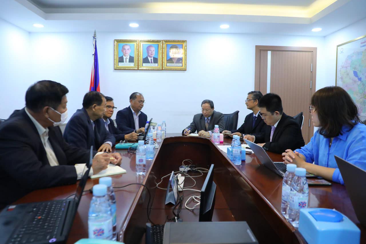 ក្រសួងសាធារណការកំពុងពិនិត្យមើលលទ្ធភាពលើការប្រើប្រាស់ប្រព័ន្ធចាប់ទីតាំងសម្រាប់គ្រប់គ្រងចរាចរណ៍នៅកម្ពុជា