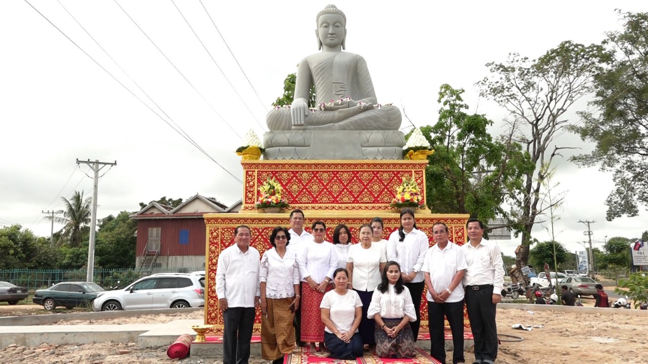 ពិធីរំកិលព្រះបដិមាមួយព្រះអង្គ ឡើងគង់លើបល្ល័ង្ក នៅក្នុងស្រុកសន្ទុក សម្រាប់ជាទីសក្ការៈគោរពបូជា ក្រោមដំបូលសុខសន្តិភាព