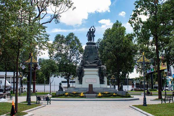ព្រឹកនេះ សម្តេចតេជោ ហ៊ុន សែន អញ្ជើញសម្ពោធវិមានរំលឹកដល់អ្នកទទួលអនិច្ចកម្មក្នុងសង្គ្រាមលោកលើកទី១