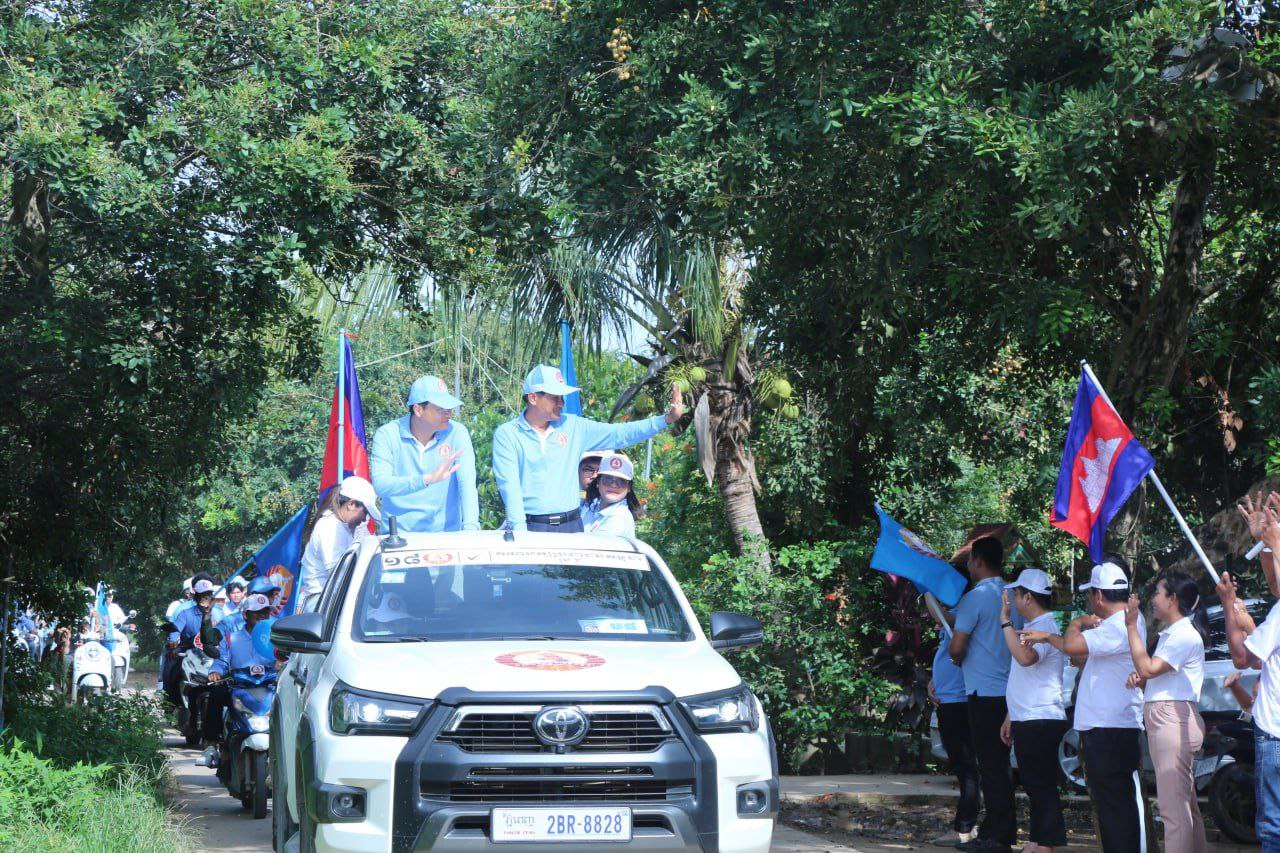 លោក នុត ពុធដារ៉ា ដឹកនាំក្បួនដង្ហែឃោសនាបោះឆ្នោត ដើម្បីស្វែងរកសម្លេងឆ្នោតជាលើកទី៣ ក្នុងភូមិសាស្ត្រសង្កាត់កោះអន្លង់ចិន