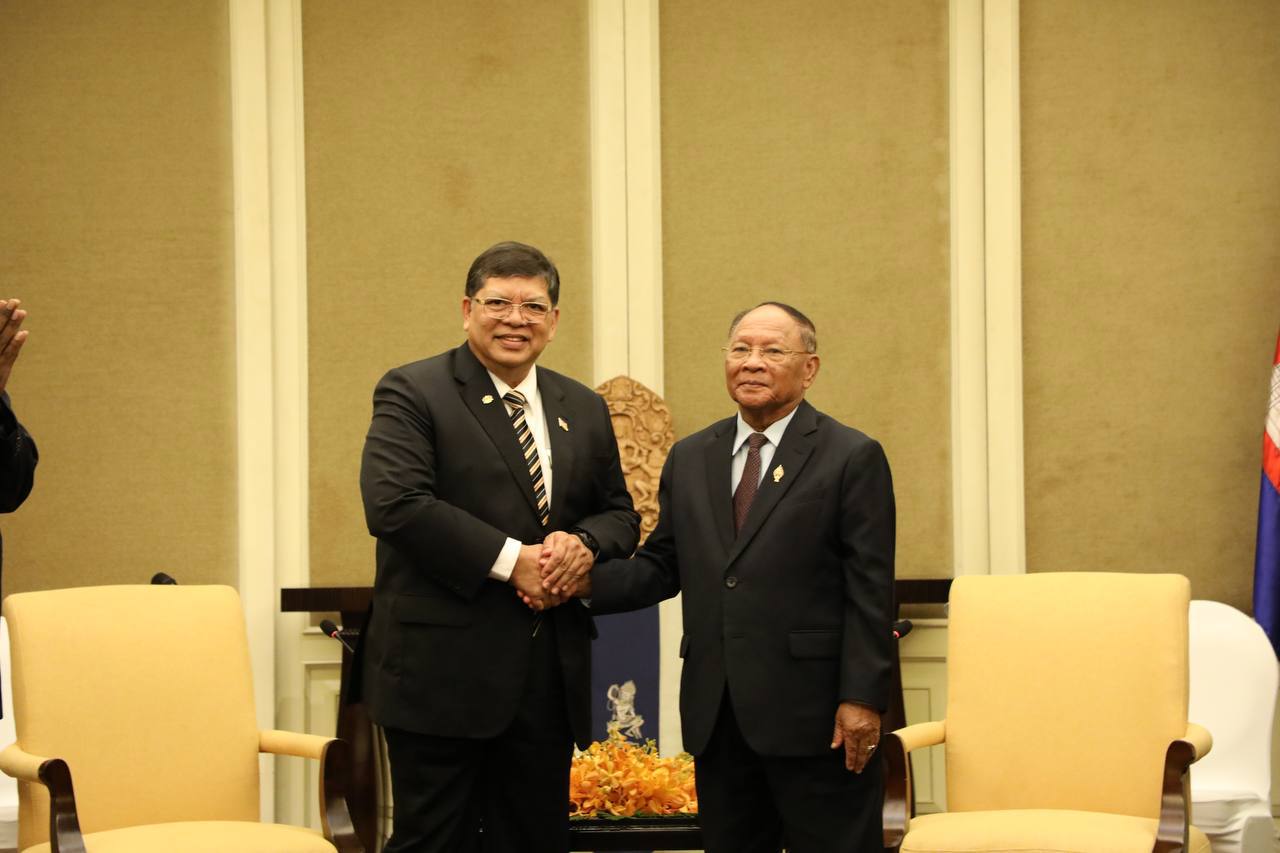 សម្តេចអគ្គមហាពញាចក្រី ហេង សំរិន ជួបពិភាក្សាការងារជាមួយ ប្រធានរដ្ឋសភាប្រទេសម៉ាឡេស៊ី ដែលបានអញ្ជើញមកចូលរួមសង្កេតការណ៍ ការបោះឆ្នោតនៅកម្ពុជា