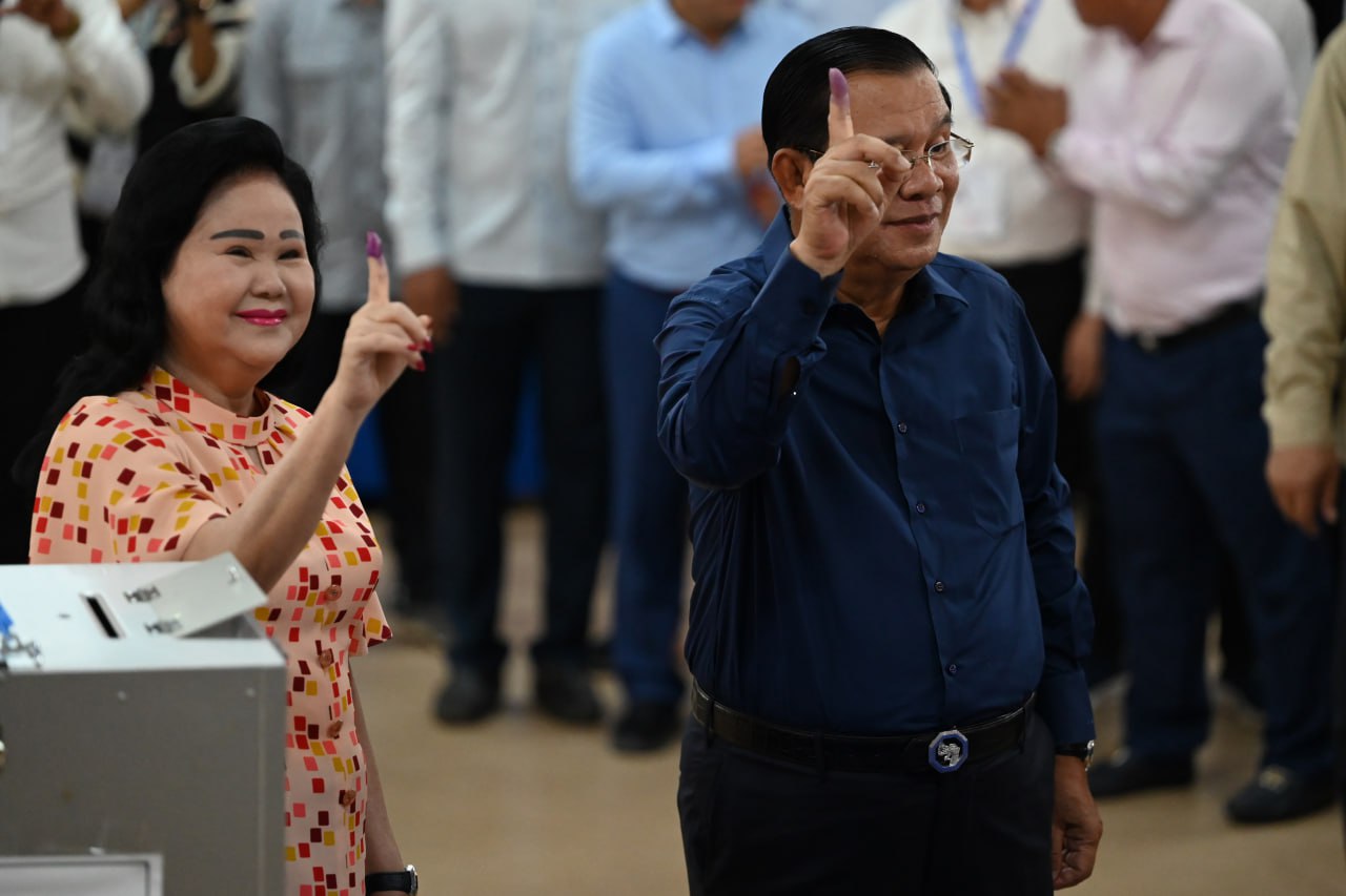 សម្តេចតេជោ ហ៊ុន សែន និងសម្តេចកិត្តិព្រឹទ្ធបណ្ឌិត បានអញ្ជើញបោះឆ្នោតរួចរាល់ហើយ