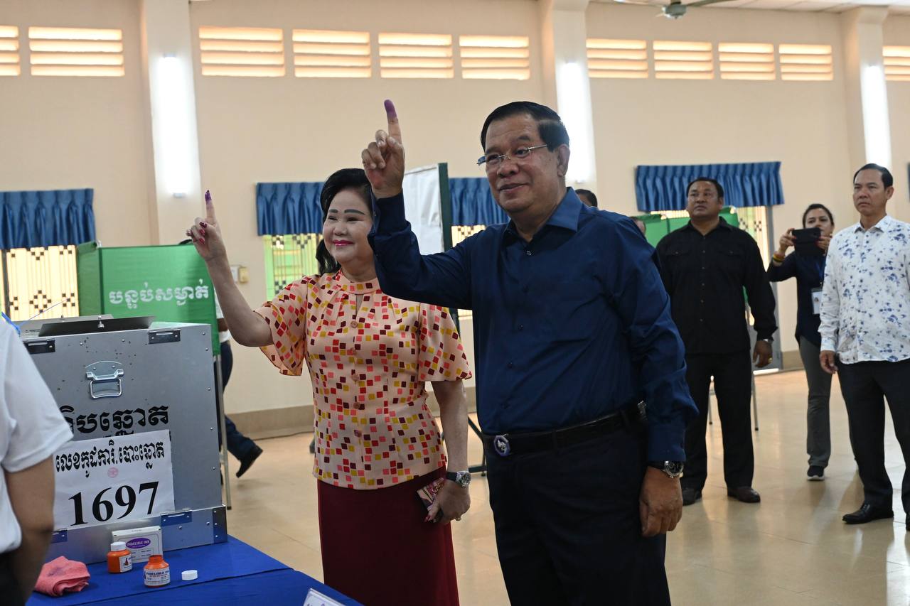 សម្តេចតេជោ ហ៊ុន សែន និងសម្តេចកិត្តិព្រឹទ្ធបណ្ឌិត បានអញ្ជើញបោះឆ្នោតរួចរាល់ហើយ