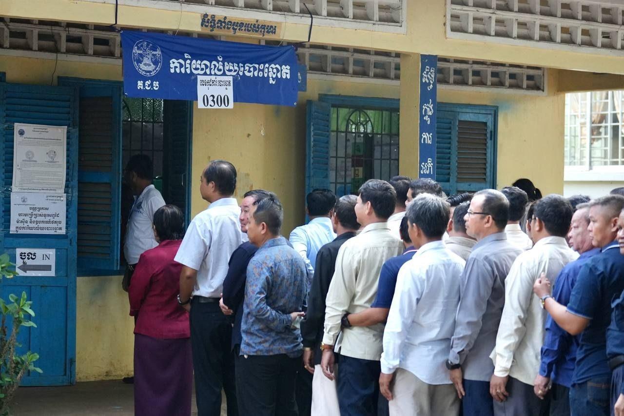 គិតត្រឹមម៉ោង១៣:០២នាទី មានប្រជាពលរដ្ឋជាង៧៤ ភាគរយ បានទៅបោះឆ្នោត