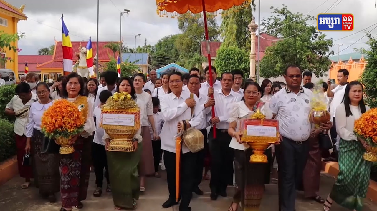 ក្រុមគ្រួសារសម្តេចតេជោរៀបចំបុណ្យទៀនវស្សានៅវត្តក្តីល្វា (Video Inside)