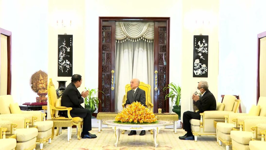 ព្រះមហាក្សត្រ សព្វព្រះរាជហឫទ័យ ព្រះបរមរាជានុញ្ញាតជូន សម្តេចតេជោ ហ៊ុន សែន ចូលក្រាបថ្វាយបង្គំគាល់