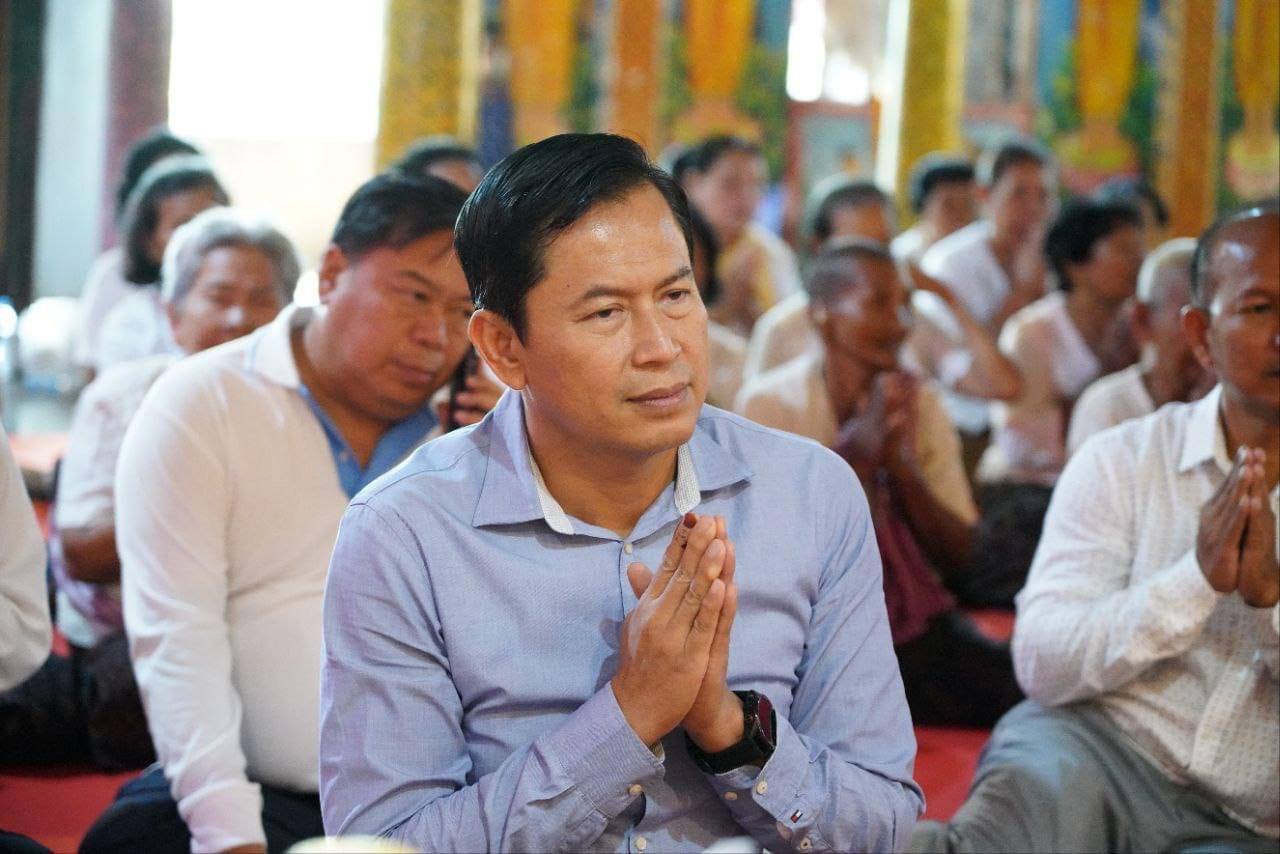 ឯកឧត្តម កែវ ពិសិដ្ឋ ប្រគេនទៀនចំណាំព្រះវស្សាដល់វត្តចំនួន៣ ក្នុងឃុំពពេល ស្រុកពញាក្រែក ខេត្តត្បូងឃ្មុំ