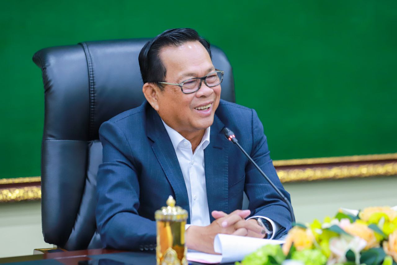 រដ្ឋមន្រ្តីក្រសួងការងារជំរុញនិស្សិតដែលទៅសិក្សាក្រៅប្រទេស ​ប្រឹងប្រែងសិក្សា និងចូលរួមលើកកម្ពស់កិត្តិយសជាតិ