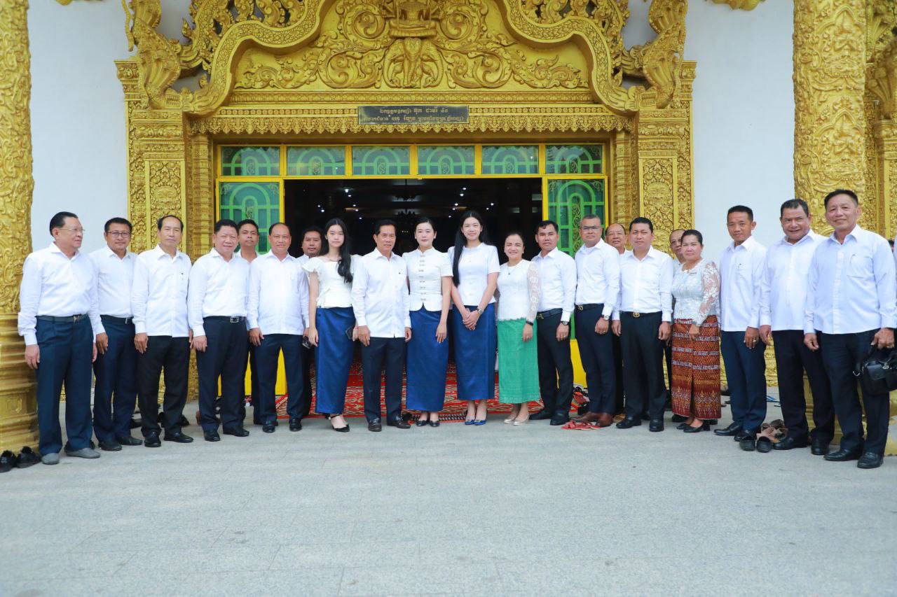 មន្រ្តីរាជការ រដ្ឋបាលរាជធានីភ្នំពេញ នាំយកទៀនវស្សា បច្ច័យ និងទេយ្យទាន មួយចំនួន ប្រគេនជូនព្រះសង្ឃ វត្តចំនួន ១៥១វត្ត និងសាលាបុណ្យចំនួន ០៥កន្លែងនៅក្នុងរាជធានីភ្នំពេញ