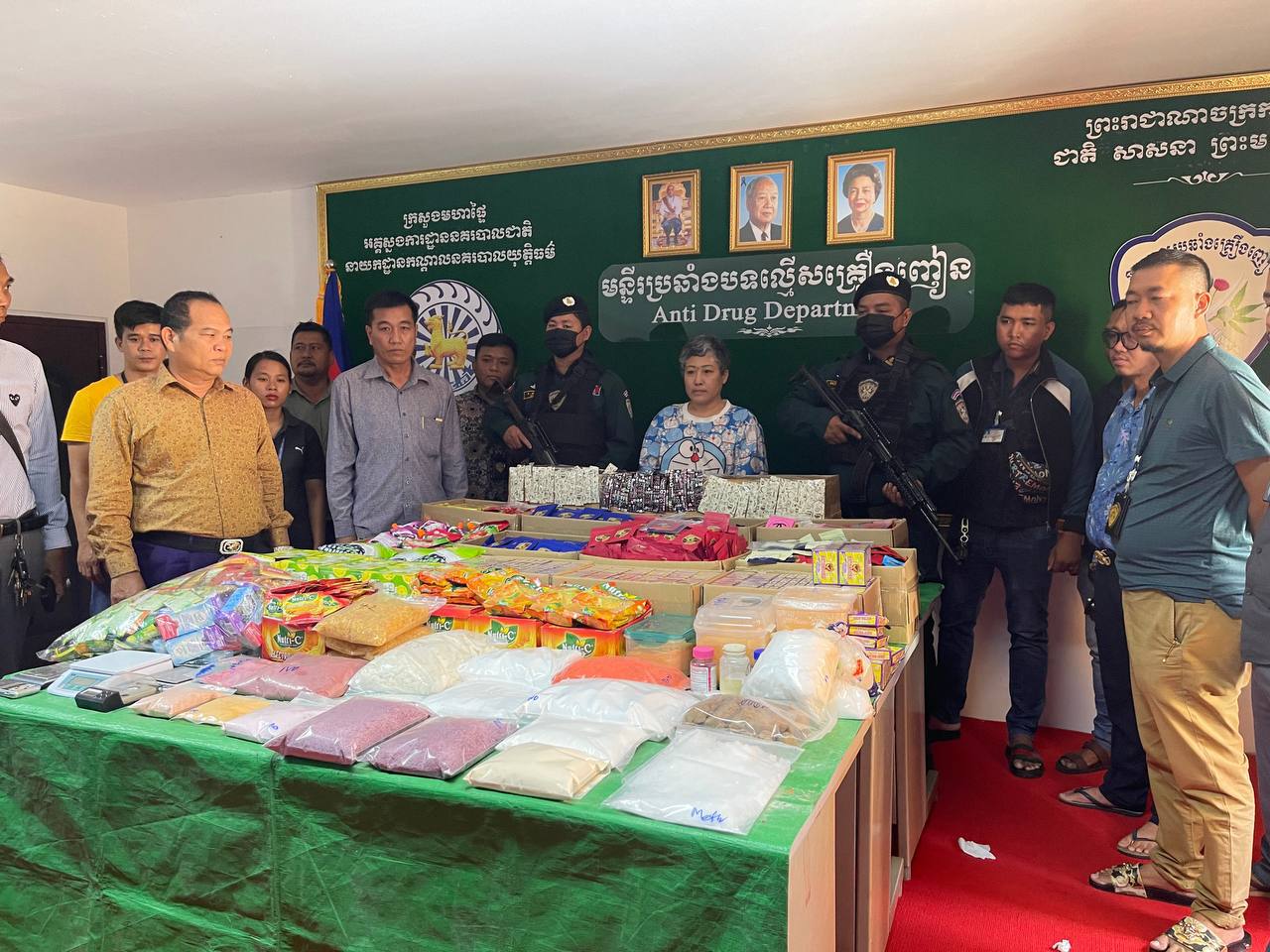 កម្លាំងជំនាញបង្ក្រាបគ្រឿងញៀនជាង ១០២គីឡក្រាម ឃាត់ជនសង្ស័យ៣នាក់ នៅ២ទីតាំងផ្សេងគ្នាក្នុងរាជធានី
