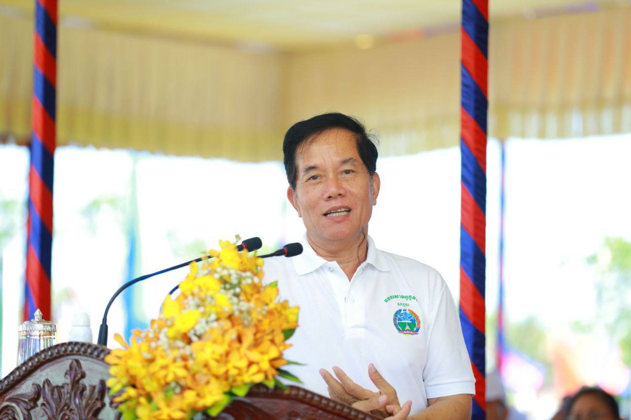 ឯកឧត្តម ឃួង ស្រេង ៖ ពិធីដាំ និងចែកកូនឈើ ដើម្បីបង្ហាញពីស្មារតីយកចិត្តទុកដាក់ ក្នុងការថែរក្សាព្រៃឈើ