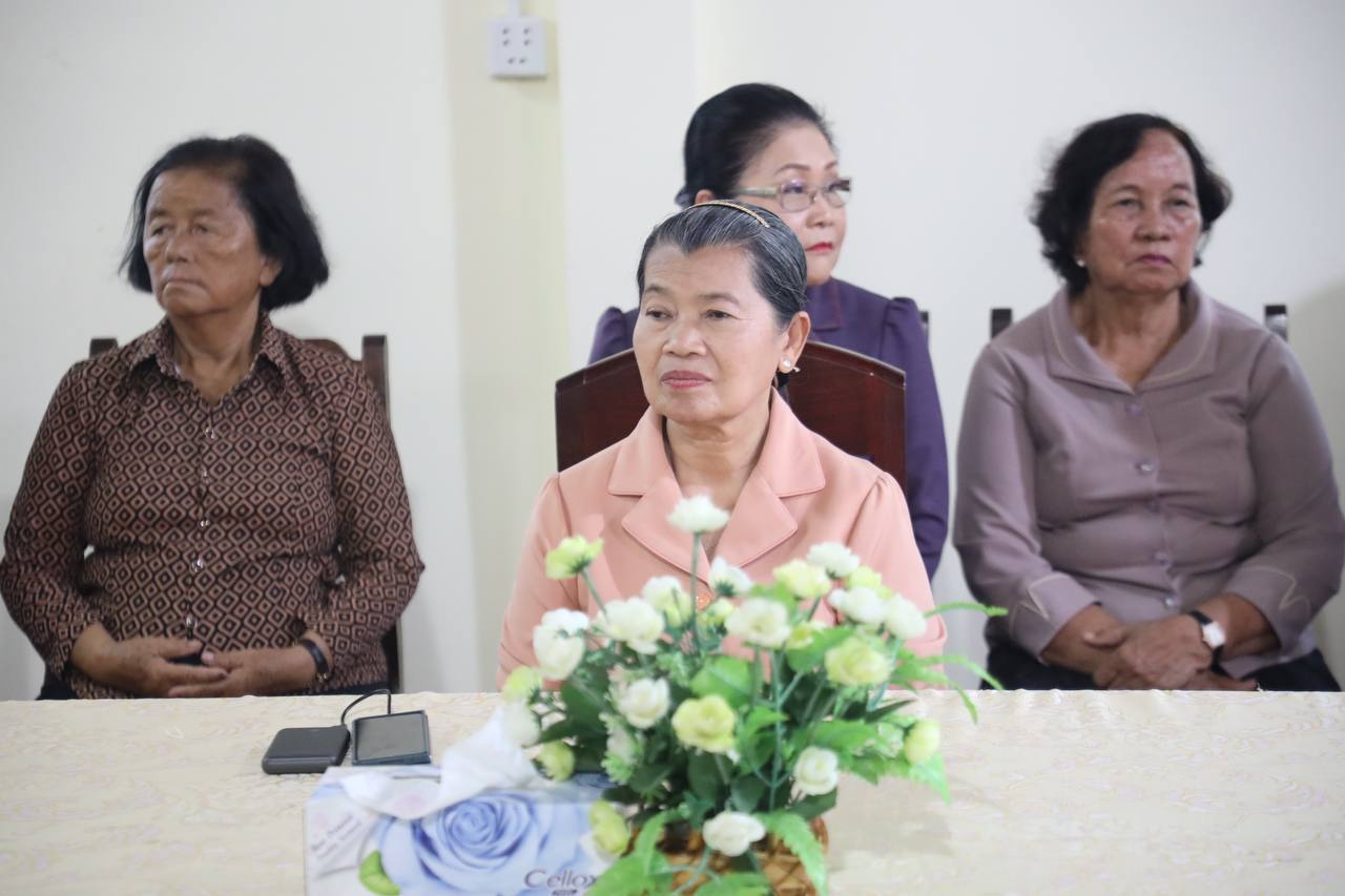សម្តេចកិត្តិសង្គហបណ្ឌិត ម៉ែន សំអន ៖ កុមារកំព្រាខេត្តស្វាយរៀង ទទួលបានការយកចិត្តិទុក្ខដាក់ពីរាជរដ្ឋាភិបាល